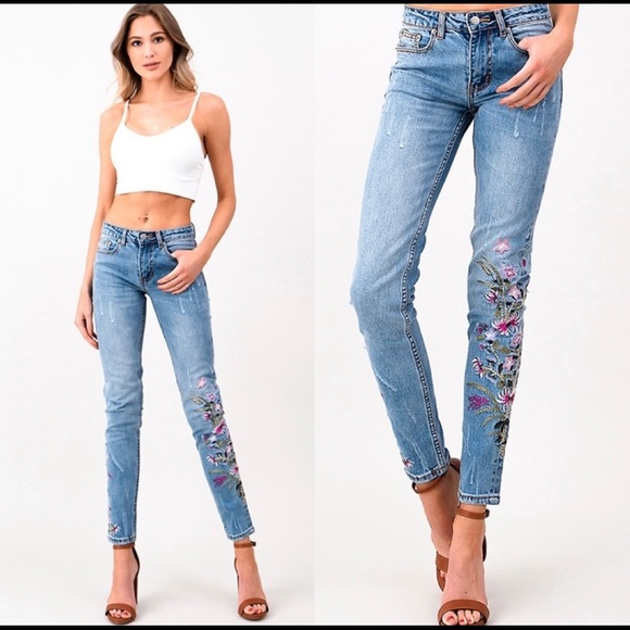 Gorgeous Mid-Rise Embroidered Stretch Jeans 👖 ❤️! - Picture 5 of 5